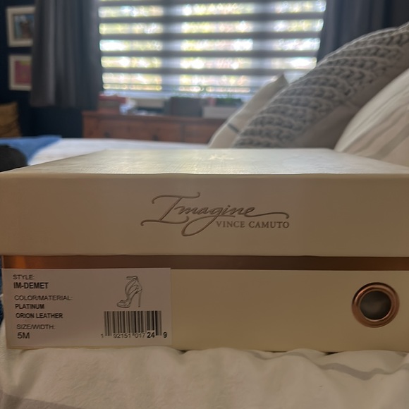 - IMAGINE VINCE CAMUTO NEW ladies elegant dress shoes size 5 platinum leather - Picture 6 of 6